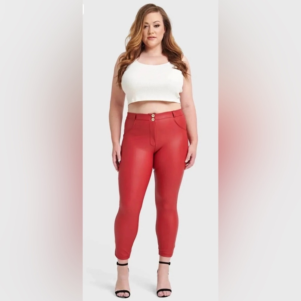 Freddy WRUP Curvy Faux Leather - High Waisted - Ankle
Length Pant - Picture 2 of 12